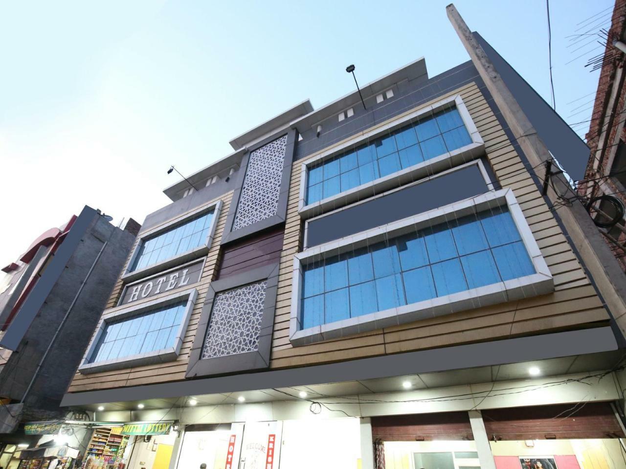 Oyo 11882 Hotel Krishna 바틴다 외부 사진